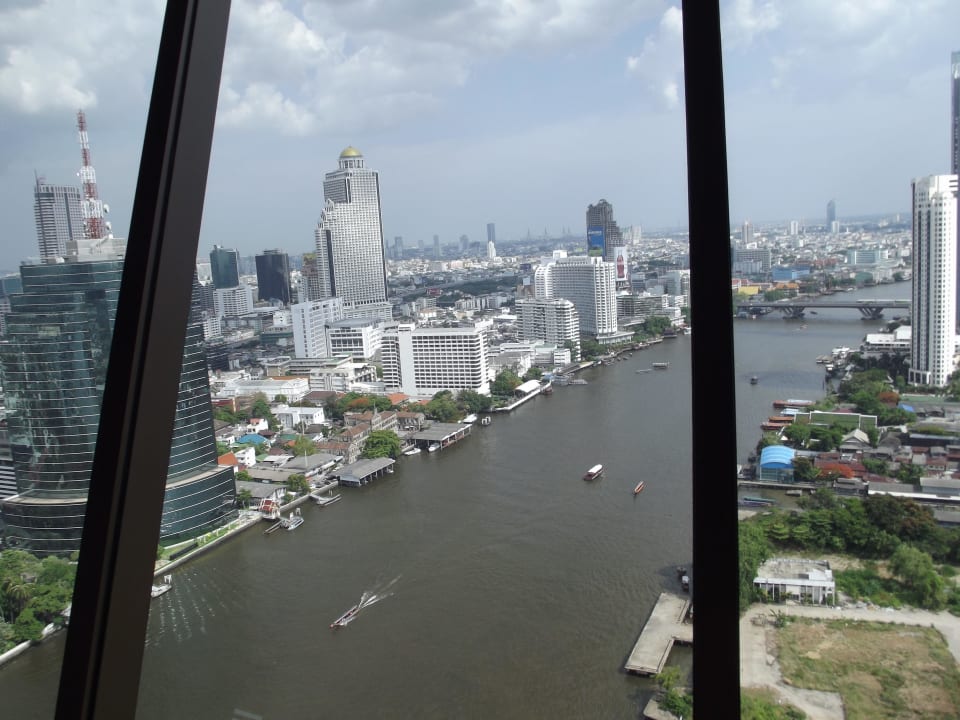 Die Bar ThreeSixty im 31. Stock Millennium Hilton Bangkok