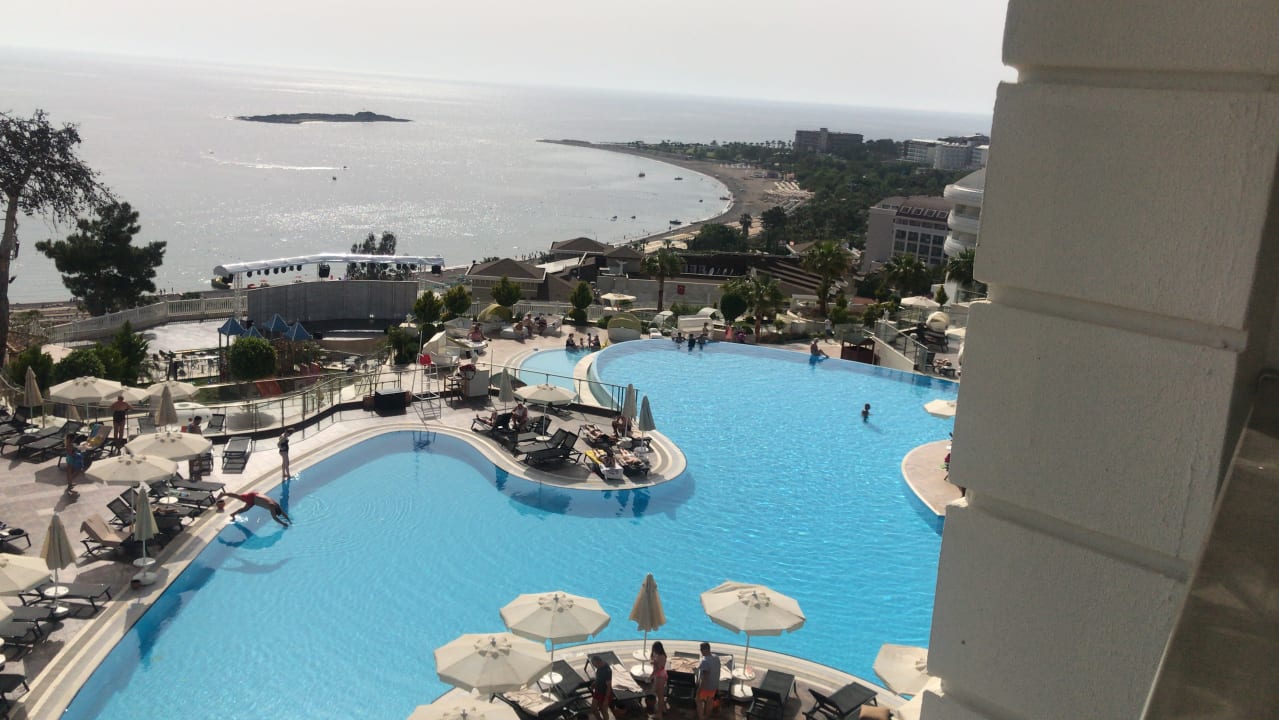 Aussicht vom Balkon im 2 Stock auf das Pool Litore Resort & Spa