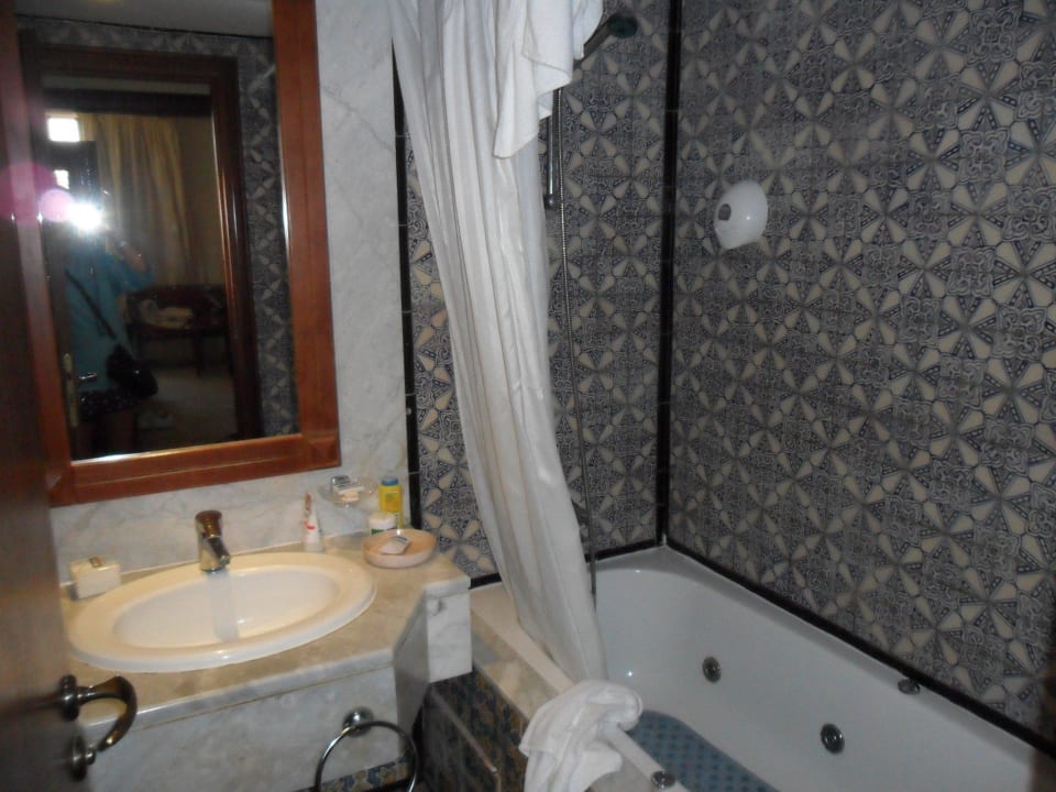 Bad mit Wirlpoolwanne Diar Lemdina Hotel