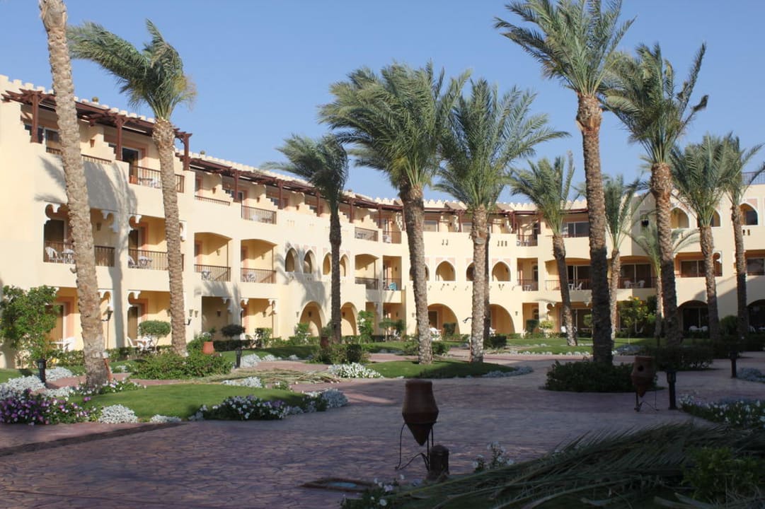 Innenhof Sea Beach Aqua Park Resort Managed by Blue Resorts