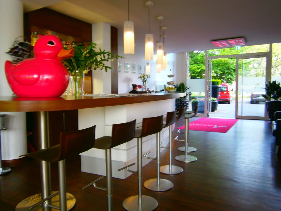  Die große rote Ente Auszeit Hotel Düsseldorf
