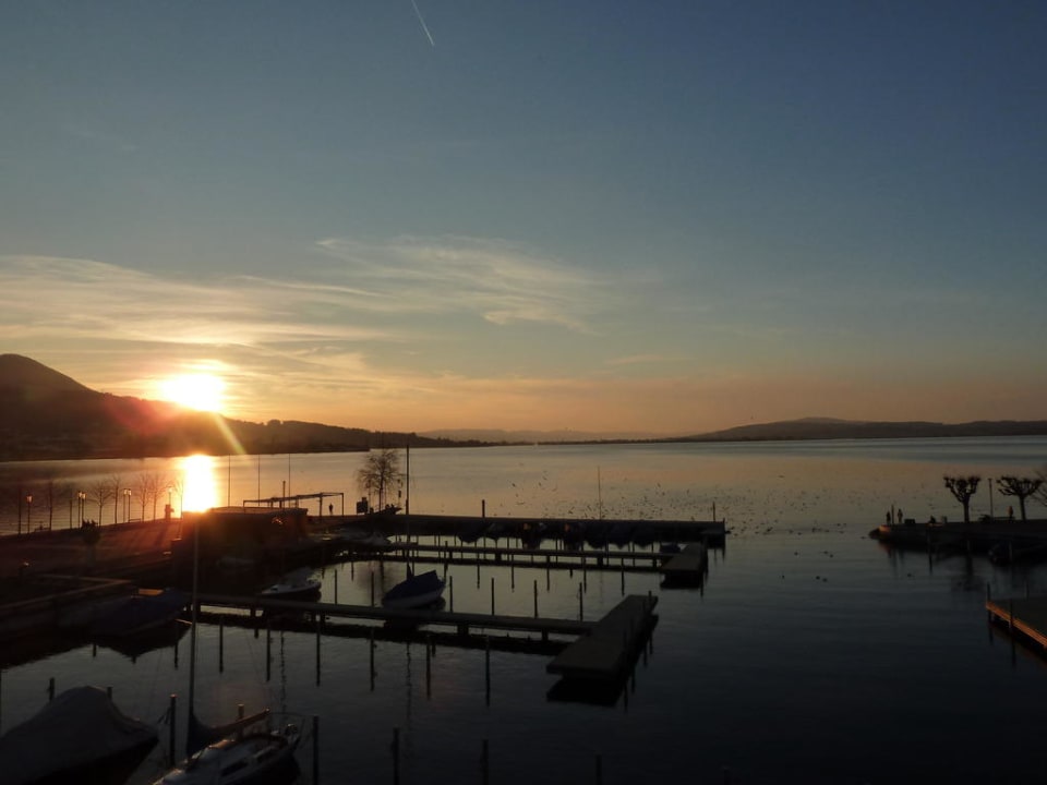 Der spektakuläre Sonnenuntergang Marina Lachen