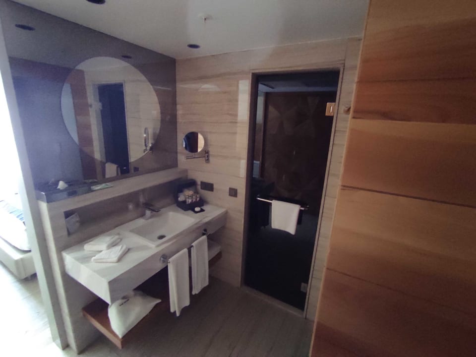 Zimmer Acanthus Cennet Barut Collection