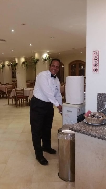 Hassan unser Lieblingskellner Fort Arabesque Resort, Spa & Villas