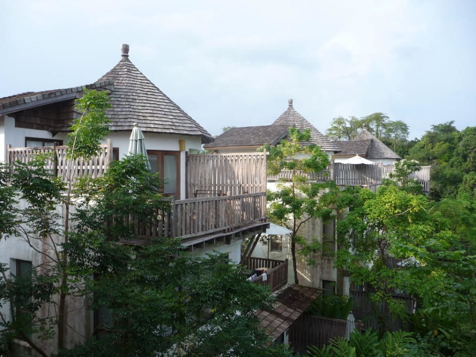 Blick vom Balkon in den Garten Aana Resort