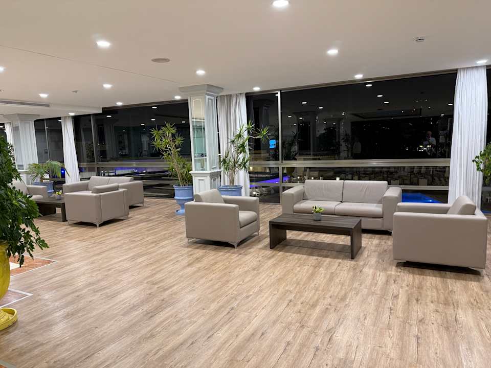 Lobby Grupotel Playa Camp de Mar