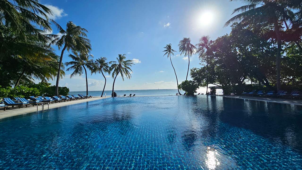 Pool Meeru Maldives Resort Island