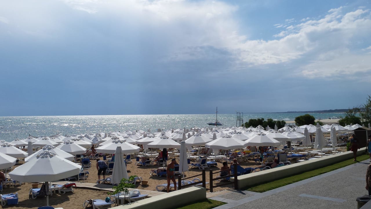 Strand Hotel Grand Side