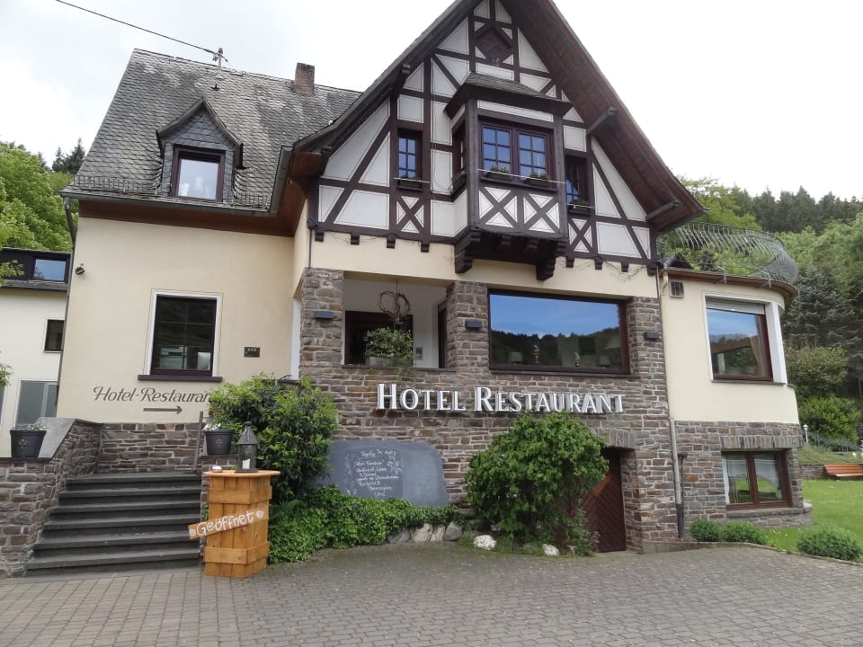 Haupteingang Moselhotel Peifer