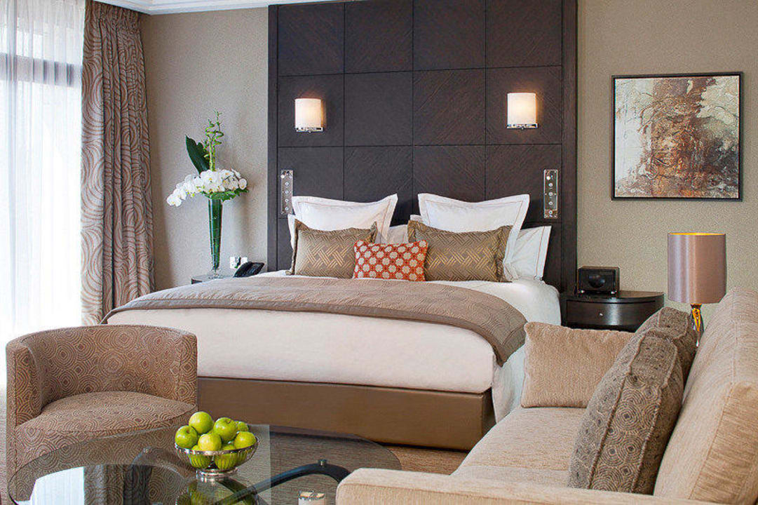 Jumeirah Carlton Tower - Junior Suite Bedroom Hotel Jumeirah Carlton Tower