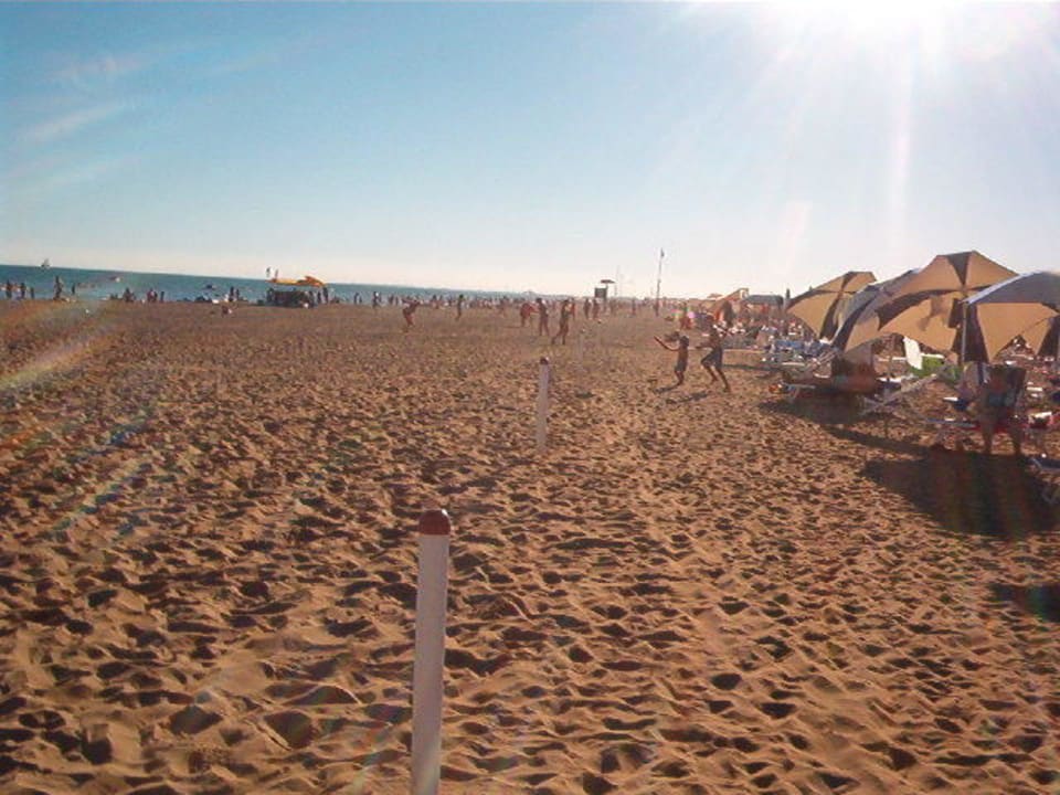 Strandbereich am Meer Hotel Montecarlo
