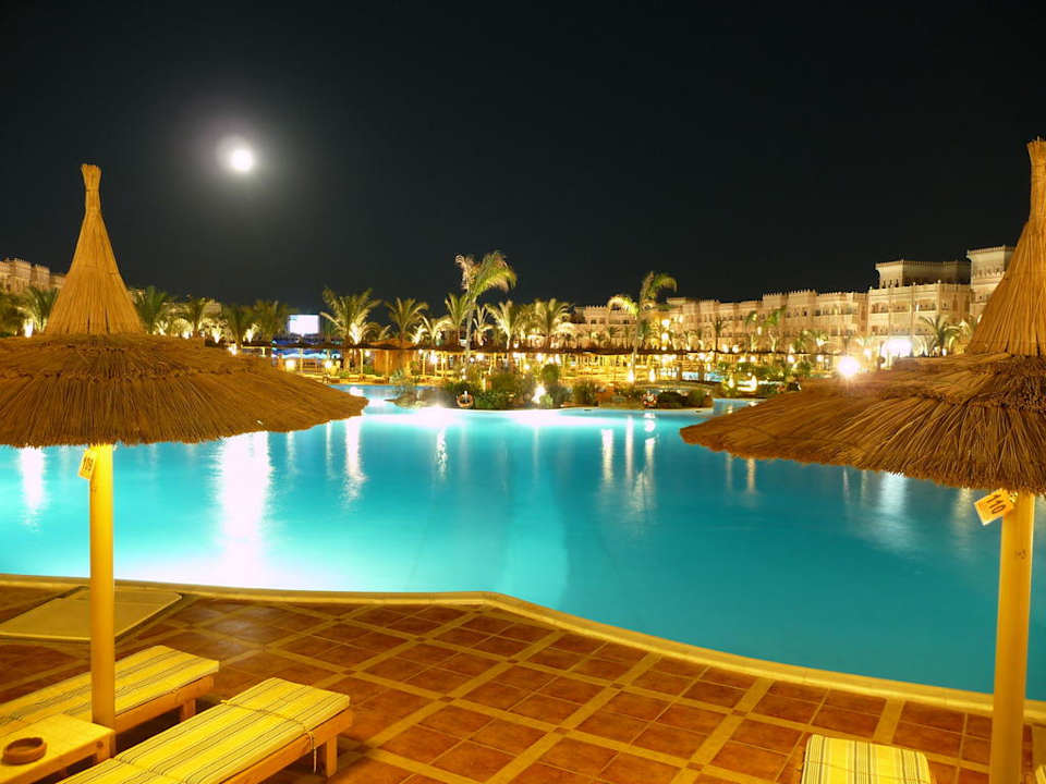Pool bei Nacht Pickalbatros Palace Resort