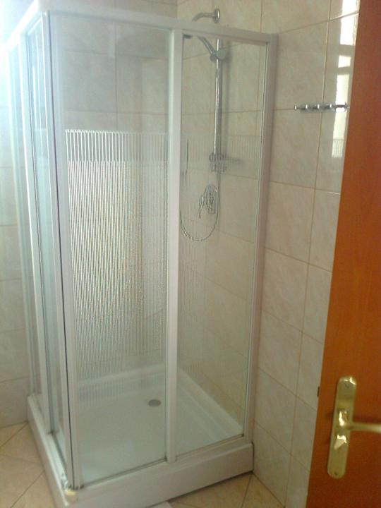 Shower Hotel Opal