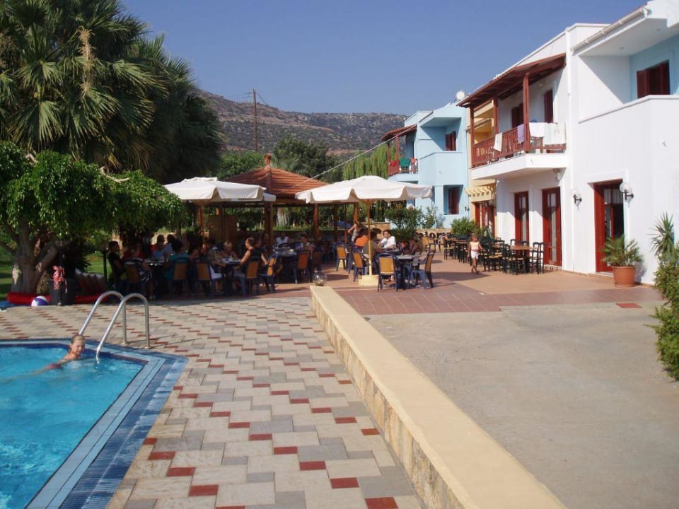 Der Weg zur Poolbar Hotel Paloma Garden