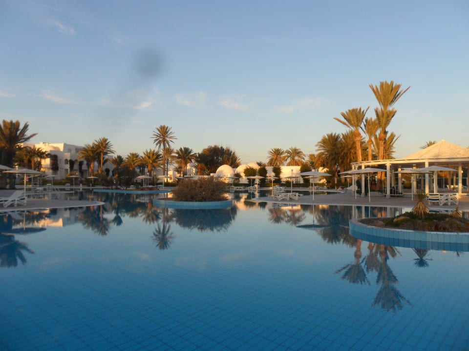 Große Poollandschaft - direkt am Meer Hotel El Mouradi Djerba Menzel
