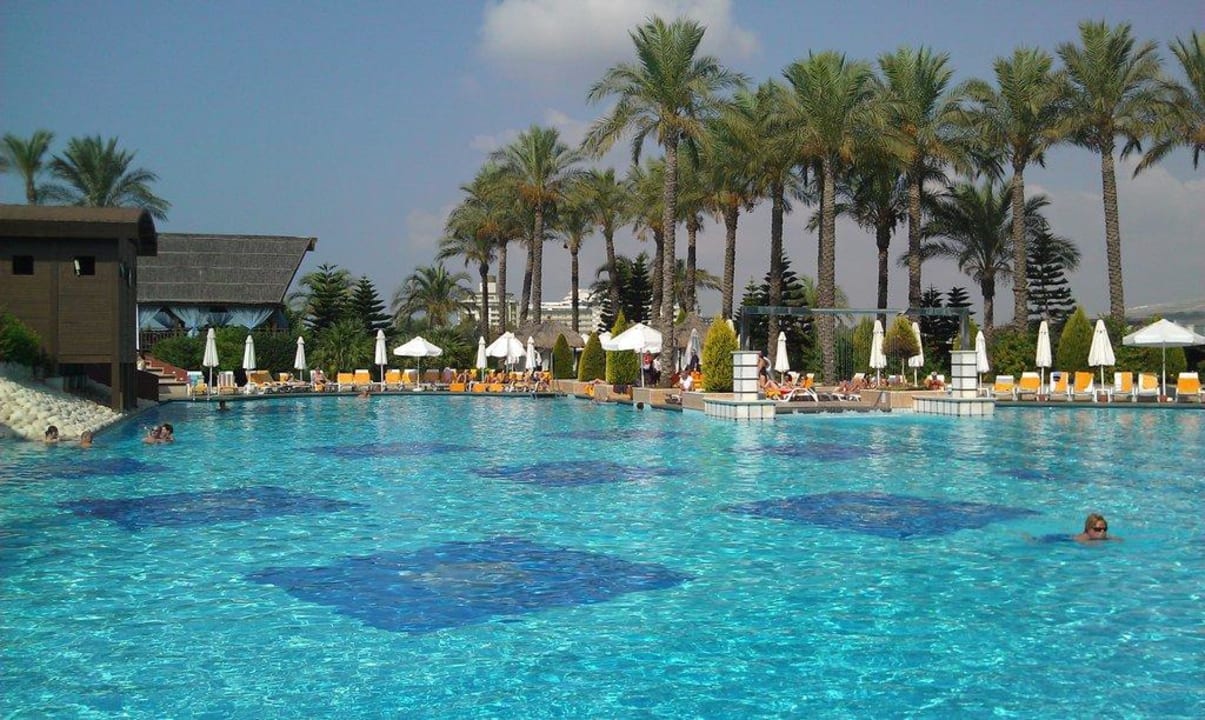 Главный бассейн Hotel Delphin Diva