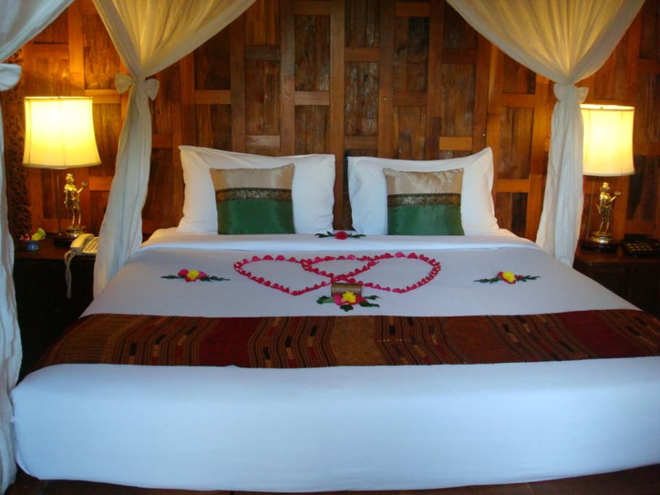 Bett für Hochzeitspaare Santhiya Koh Phangan Resort & Spa