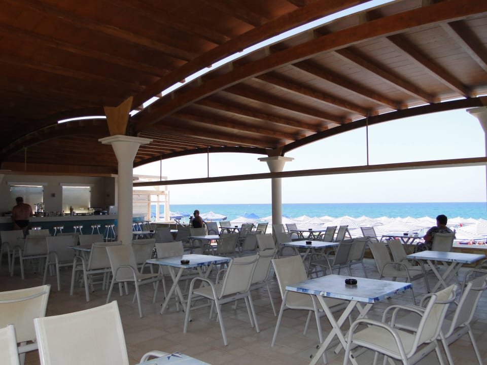 Snack bar u bazénu Hotel Eva Bay