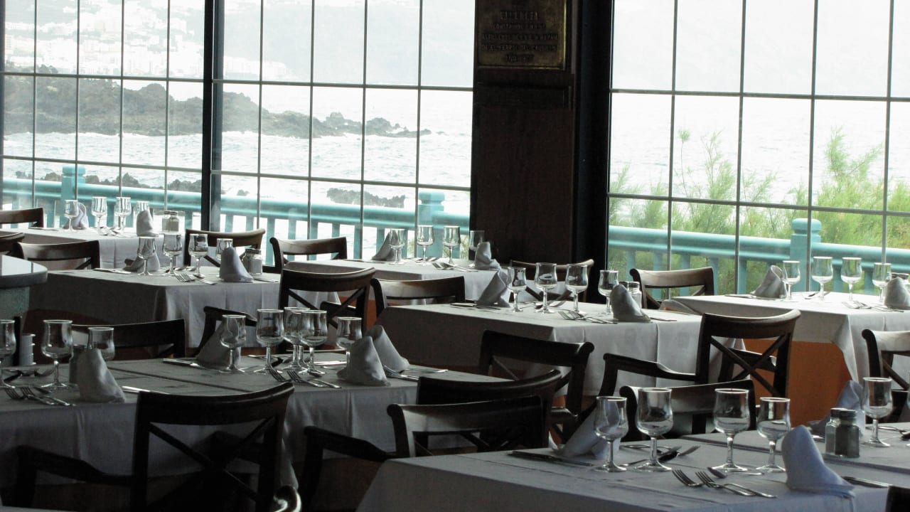 Ausblick vom schön eingedeckten Tisch auf's Meer Hacienda San Jorge