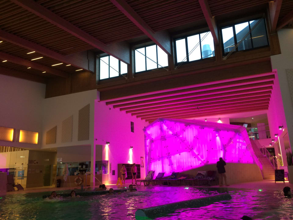 Pool Narzissen Vital Resort