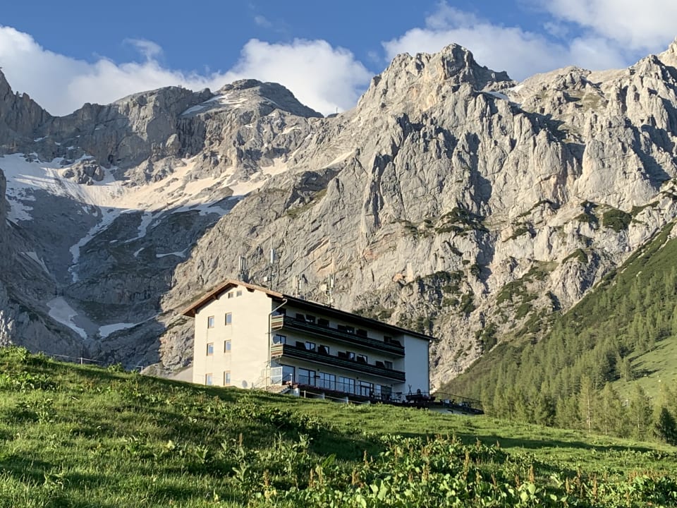 Außenansicht Berghotel Dachstein