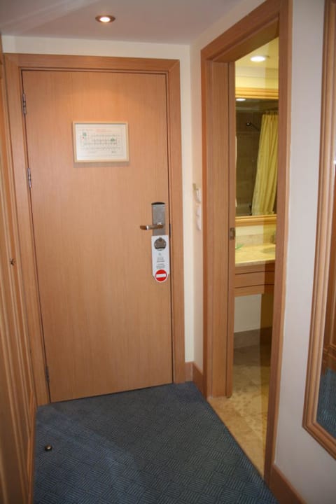 Eingang zum Bad rechts IC Hotels Green Palace