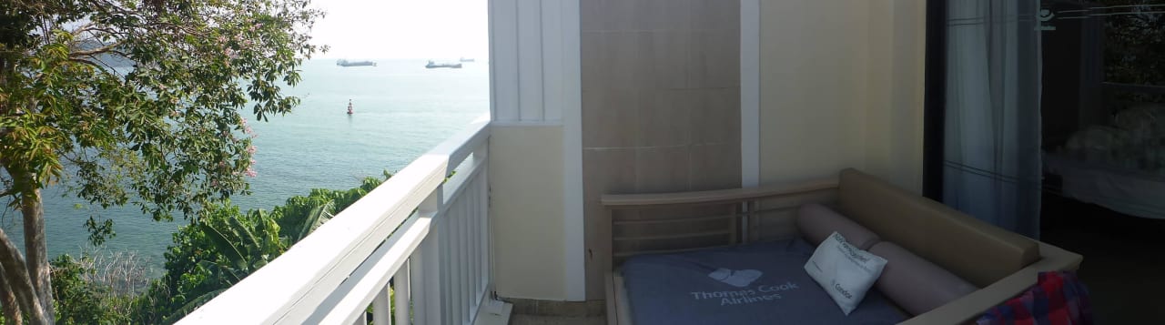 Balkon mit Ausblick aufs Meer Cape Panwa Hotel