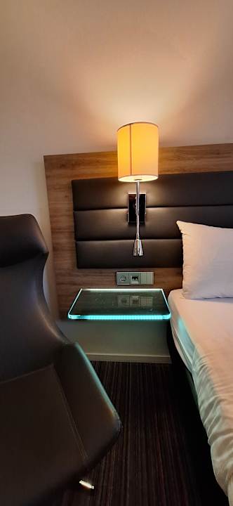 Zimmer MOXY Frankfurt Airport