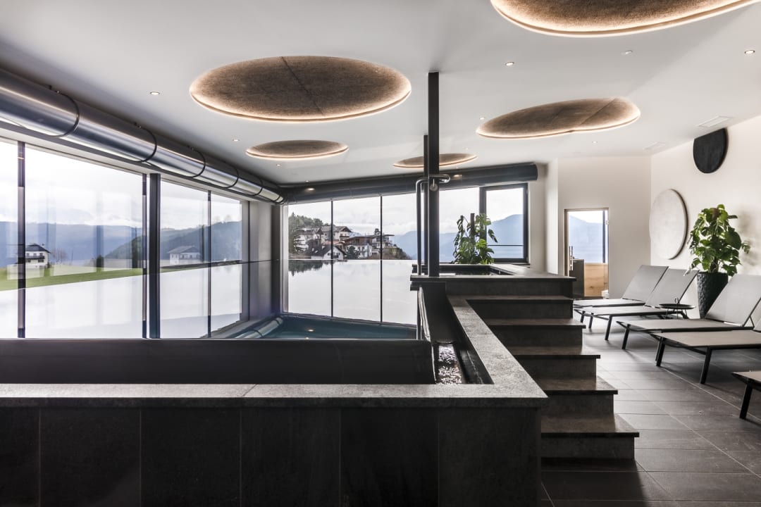 Pool Luis und die Buabm - Gasthof Jenesien