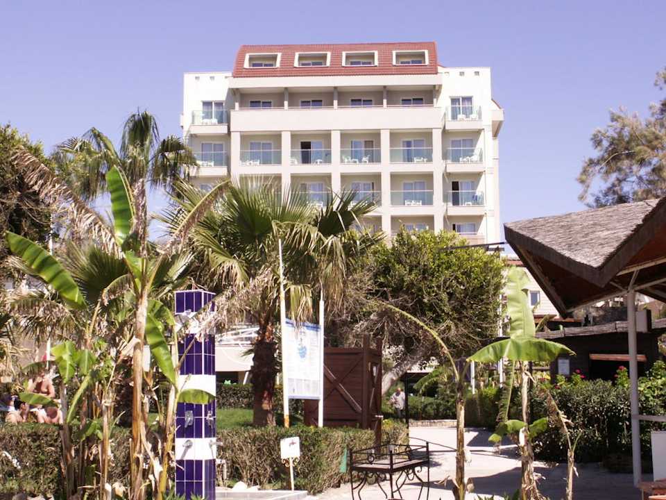 Blick vom Strand zu Haus Nr. 9 (Restaurant) Sealife Buket Resort & Beach