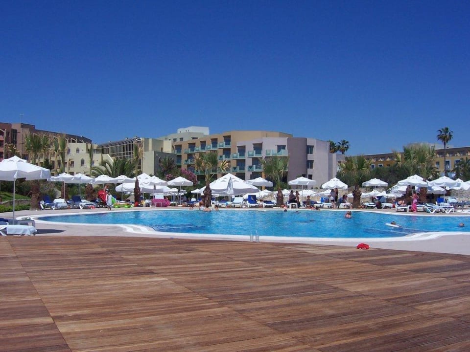 Neue Poolanlage im Hotelbereich Blue Waters Club