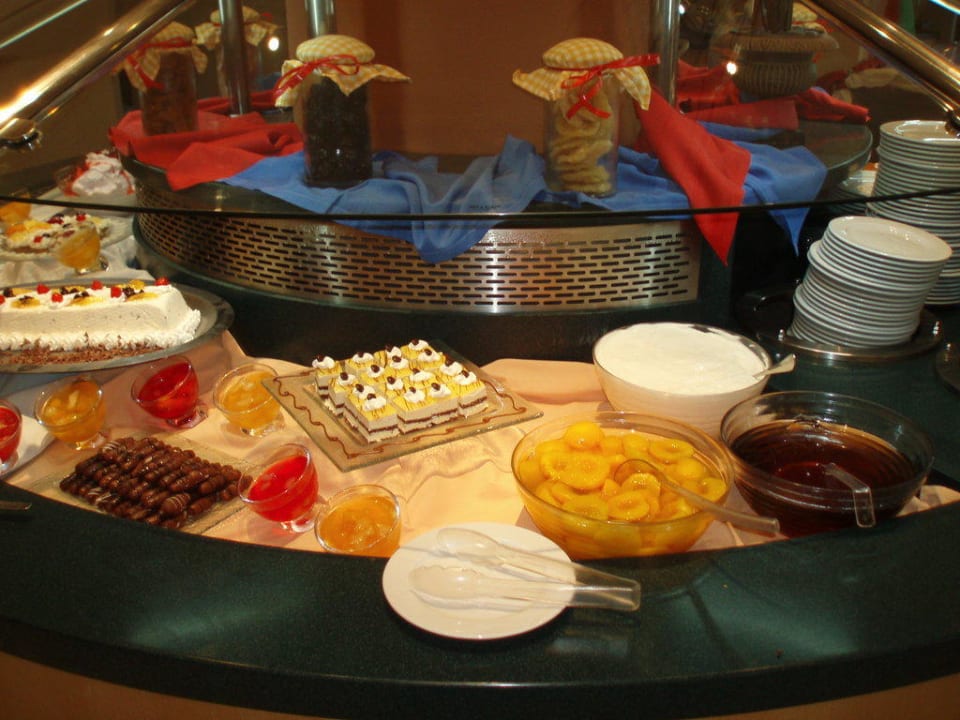 Ein Teil des Nachspeisenbüffets Porto Bello Royal