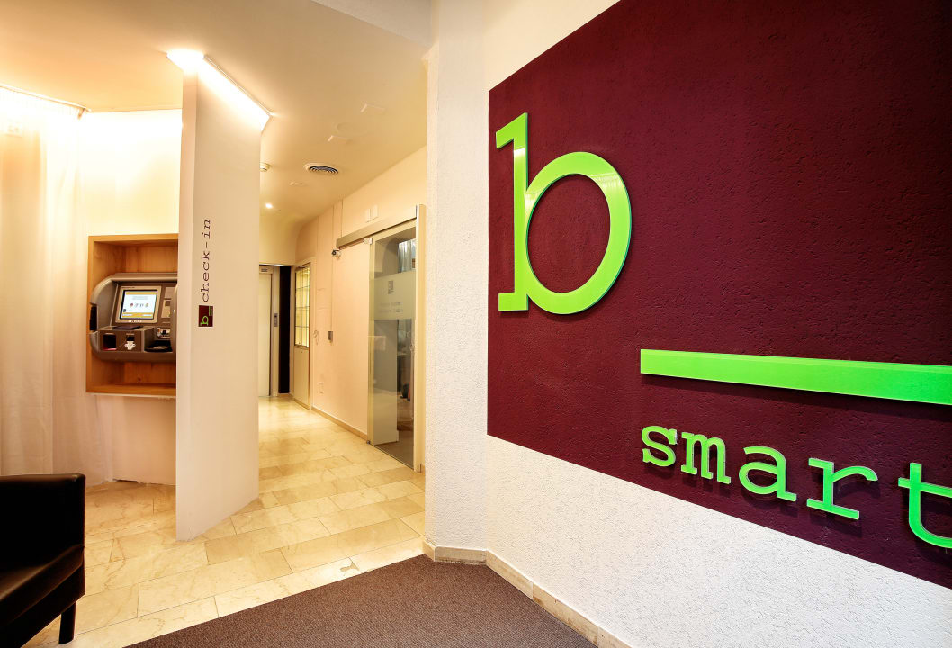 Lobby b_smart motel Basel