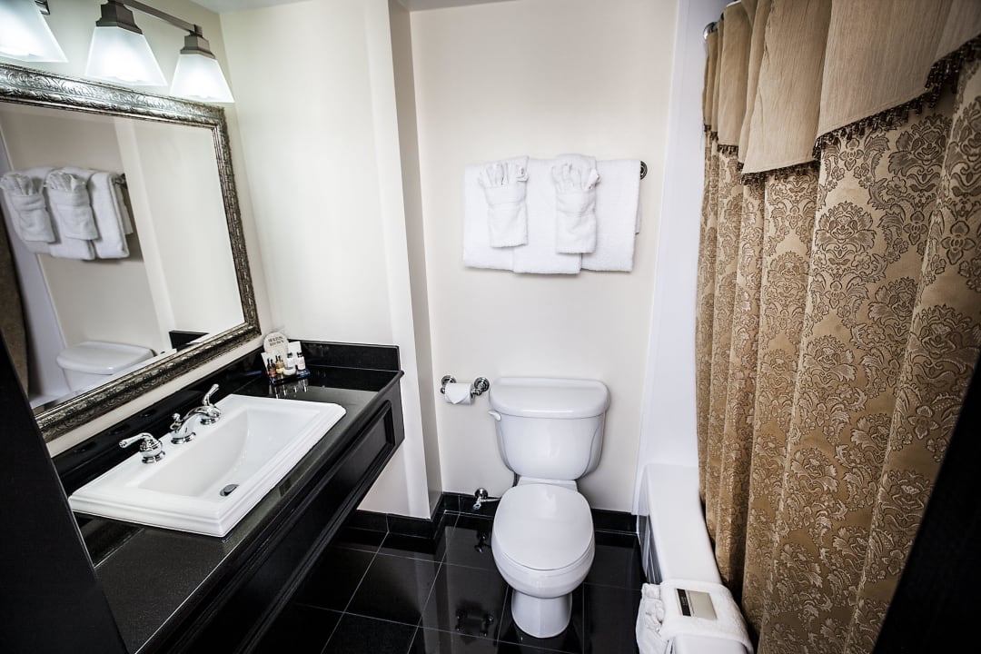 Bathroom Hotel Old Stone Inn