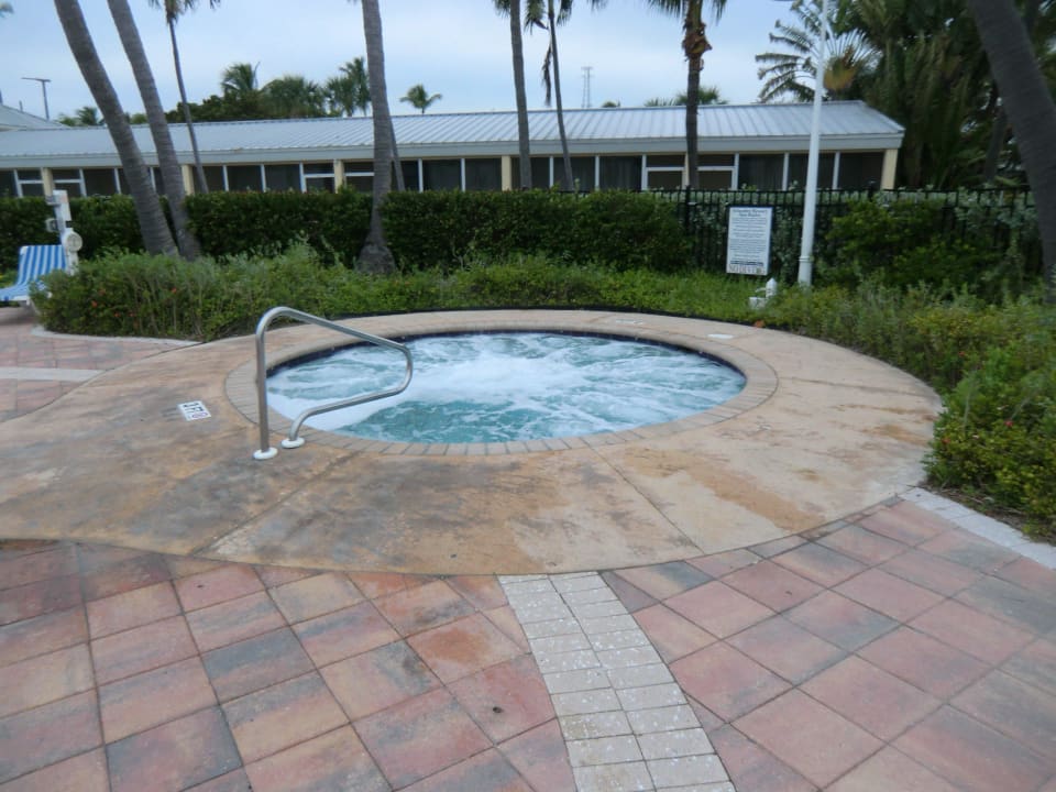 Whirlpool Islander Resort