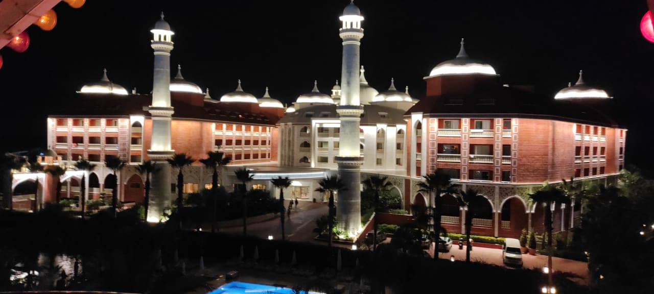 Außenansicht Royal Taj Mahal Hotel