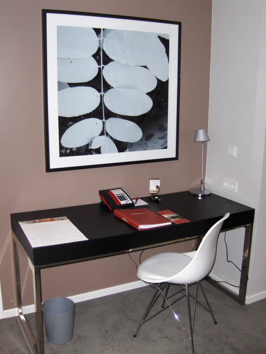 Schreibtisch mit Internetzugang Adina Apartment Hotel Berlin Mitte