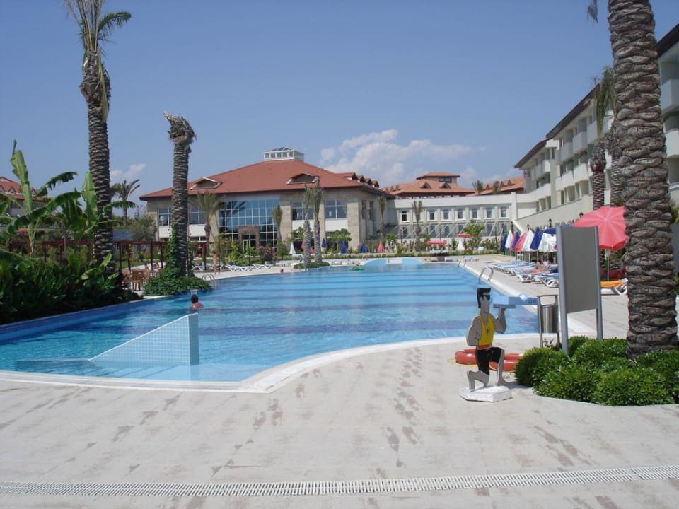 Der Pool direkt am Haupthaus Hotel Süral Resort