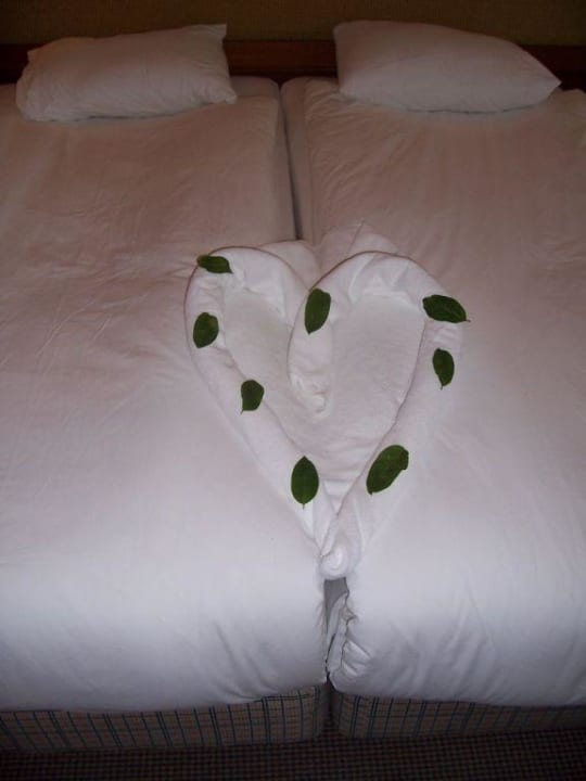 Liebevoll gestaltete Betten Melas Holiday Village