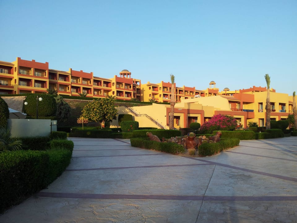 Lewe skrzydło Malikia Resort Abu Dabbab