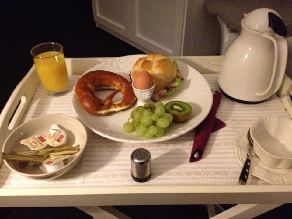 Frühstück auf dem Zimmer / Auswahl 1 Hotel Goldene Steig