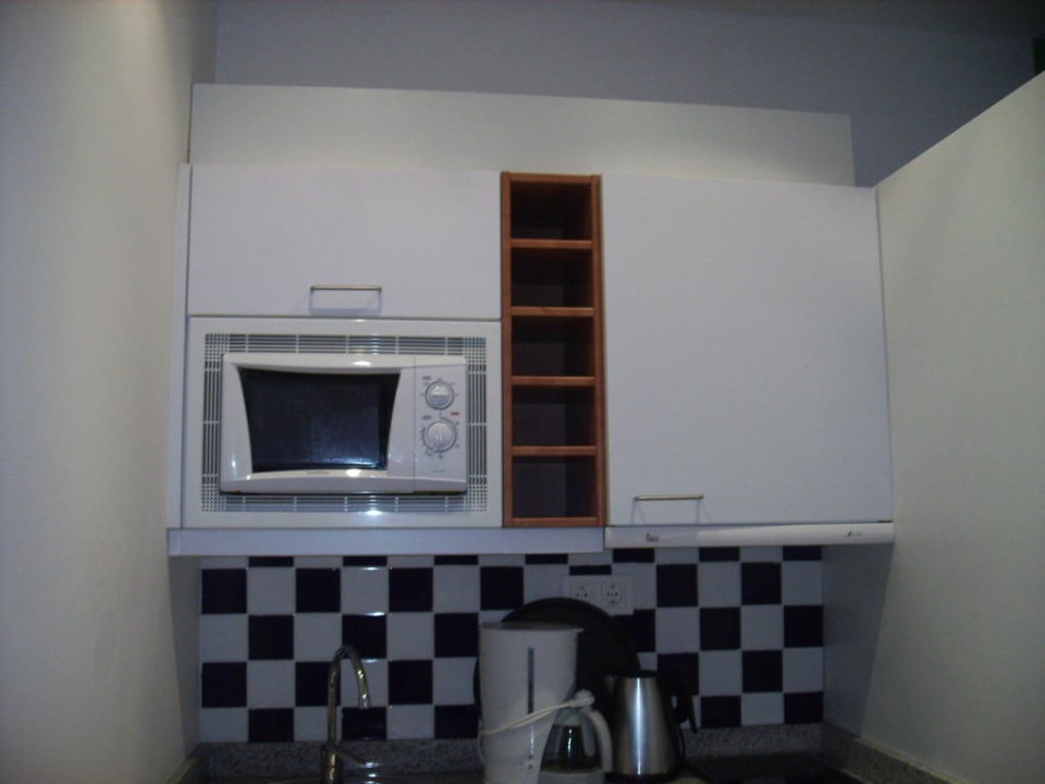 Die Küchenecke mit Mikrowelle & Kühlschrank Sunprime Atlantic View