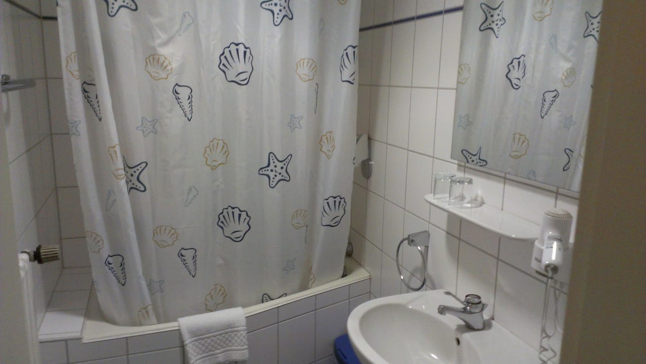 Bad mit Wanne Hotel Stadt Daun