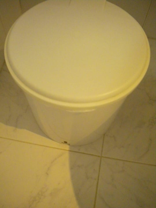 Badmülleimer , mit abgebrochenen Fuß Hotel Europalace