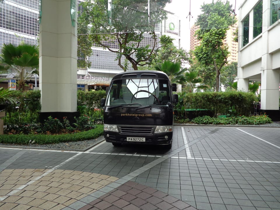 Shuttle Bus des Hotels The Robertson House by the Crest Collection