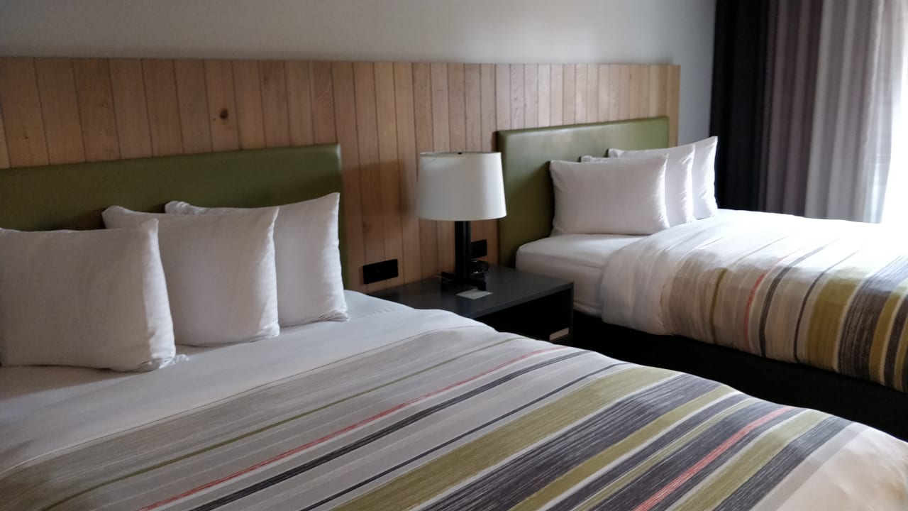 Zimmer Country Inn & Suites by Radisson, Seattle-Tacoma International Airport, WA