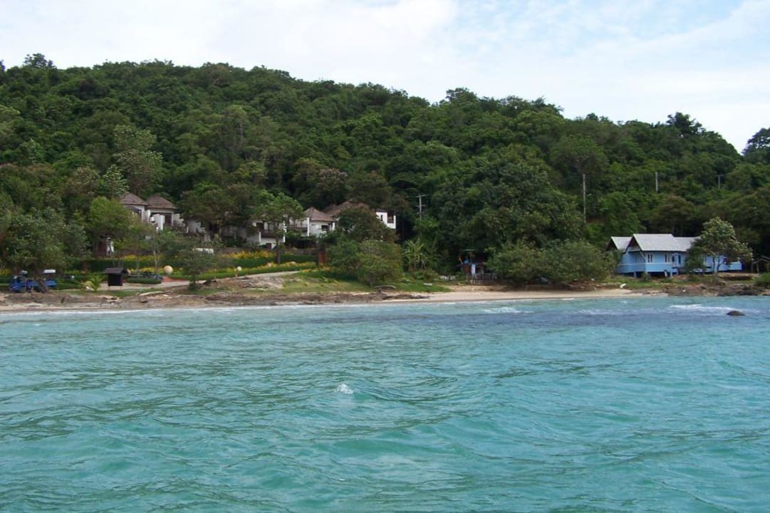 Ankunft - Die Anlage vom Meer aus Le Vimarn Cottages & Spa