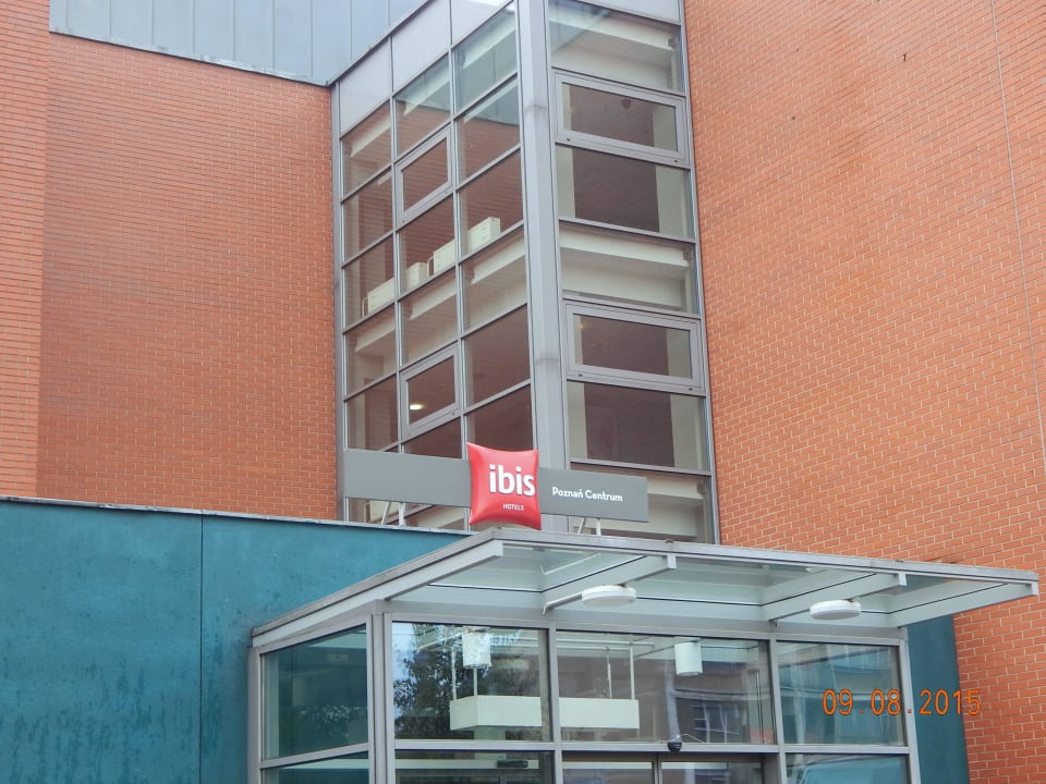 Eingang ibis Poznań Stare Miasto