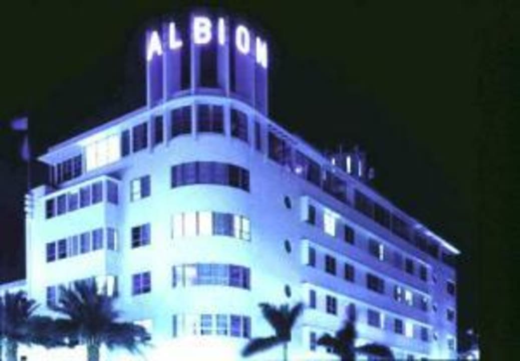 Gebäude von außen bei Nacht Hotel The Albion South Beach