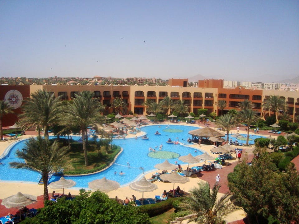 Pool von oben Hotel Nubian Village